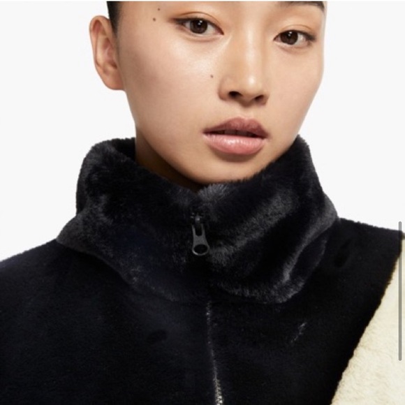 NIKE RARE Oversized Swoosh Logo Soft Cozy Faux
Fur Jacket XL - Picture 7 of 16